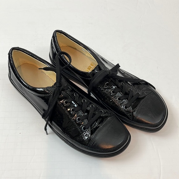 PURE WELLNESS CHRISTIAN DIETZ PATENT LACE UP SNEAKER - Picture 1 of 4